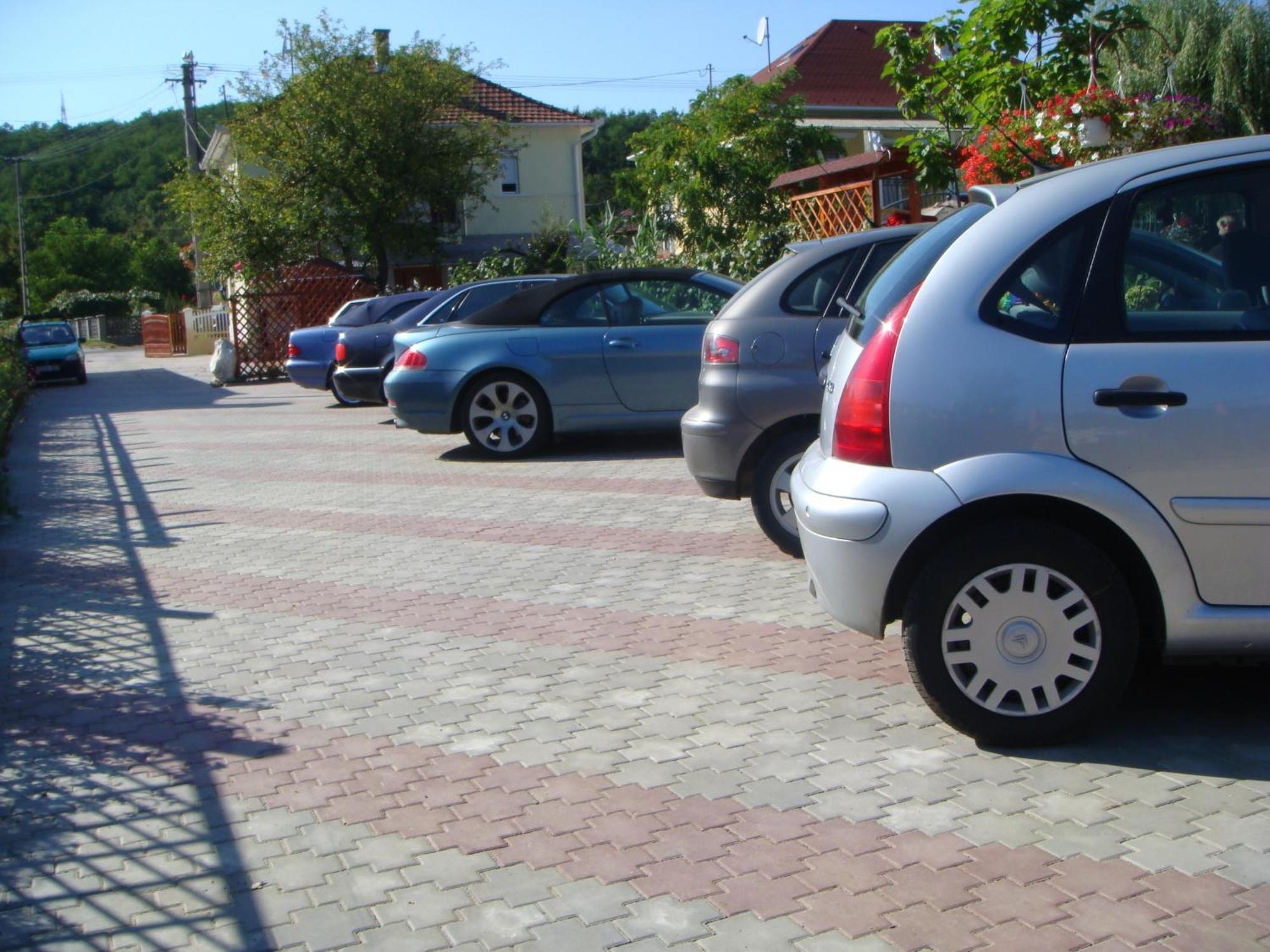 Holiday Vendeghaz Es Szabadidokert Jardanhaza Екстериор снимка