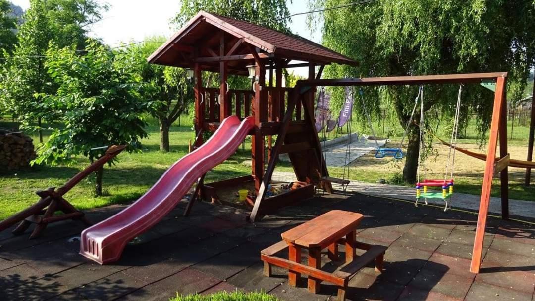 Holiday Vendeghaz Es Szabadidokert Jardanhaza Екстериор снимка